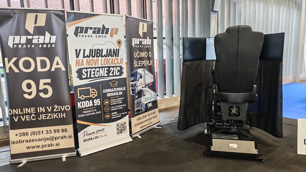 SIM83-TS03 truck driving simulator with Prah roll-up banners for Code 95